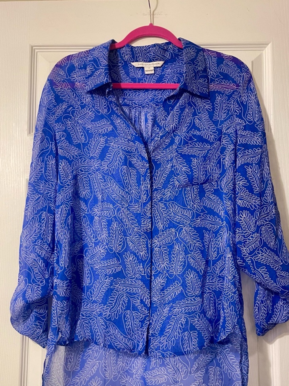Diane Von Furstenberg Blue Printed  Button-Front Blouse sheer size 12 💯 silk - Picture 2 of 9